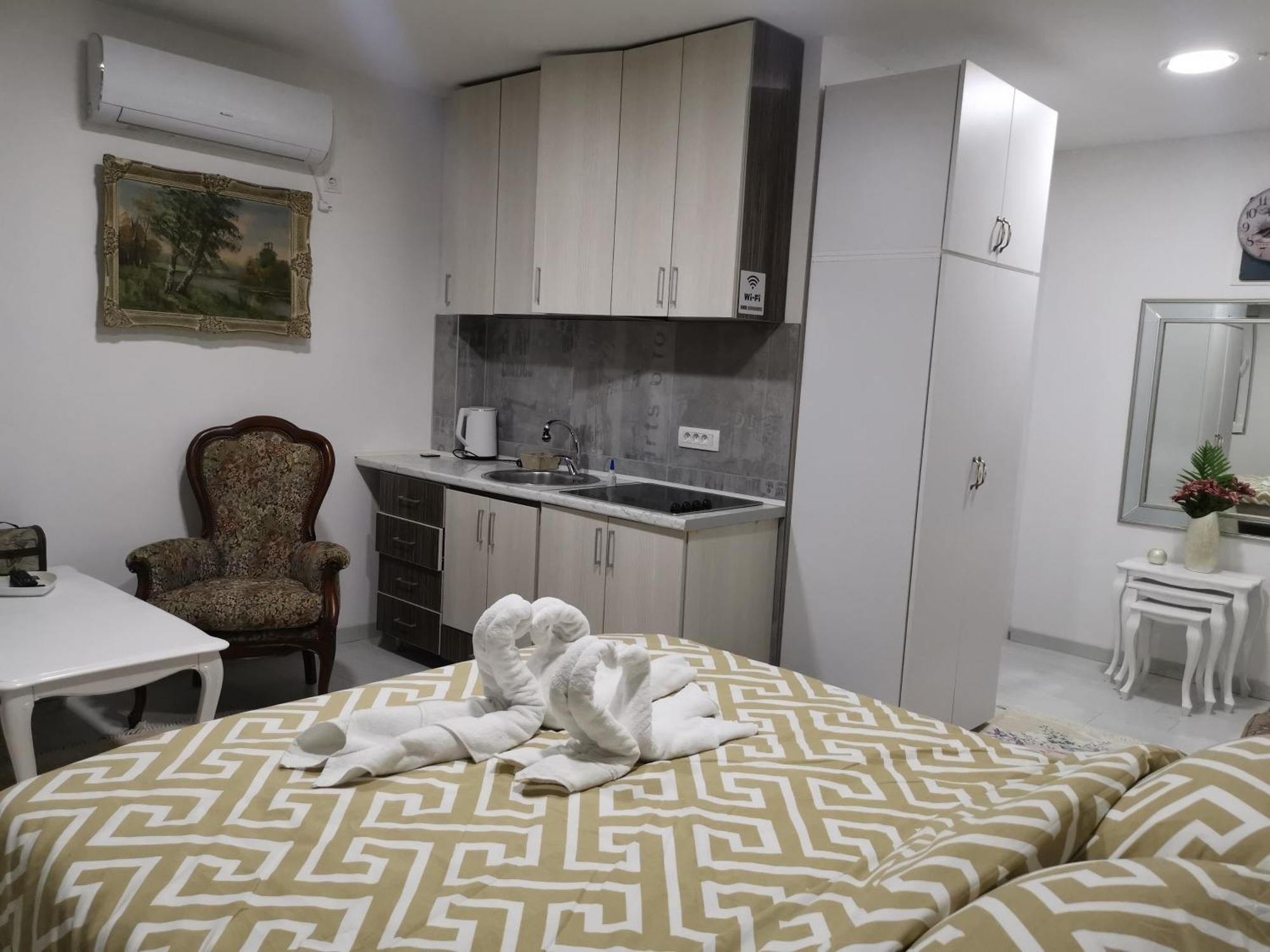 In Apartments Airport Mitrovici  Eksteriør billede